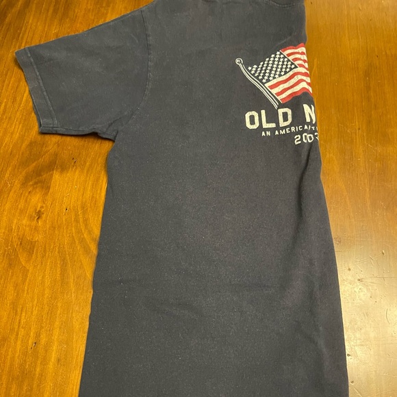 Old navy t-shirt - Picture 2 of 4